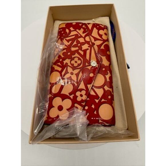 Louis Vuitton  Patent Sweet Monogram Sarah Wallet Pomme D'Amour*Limited Edition - Picture 14 of 16